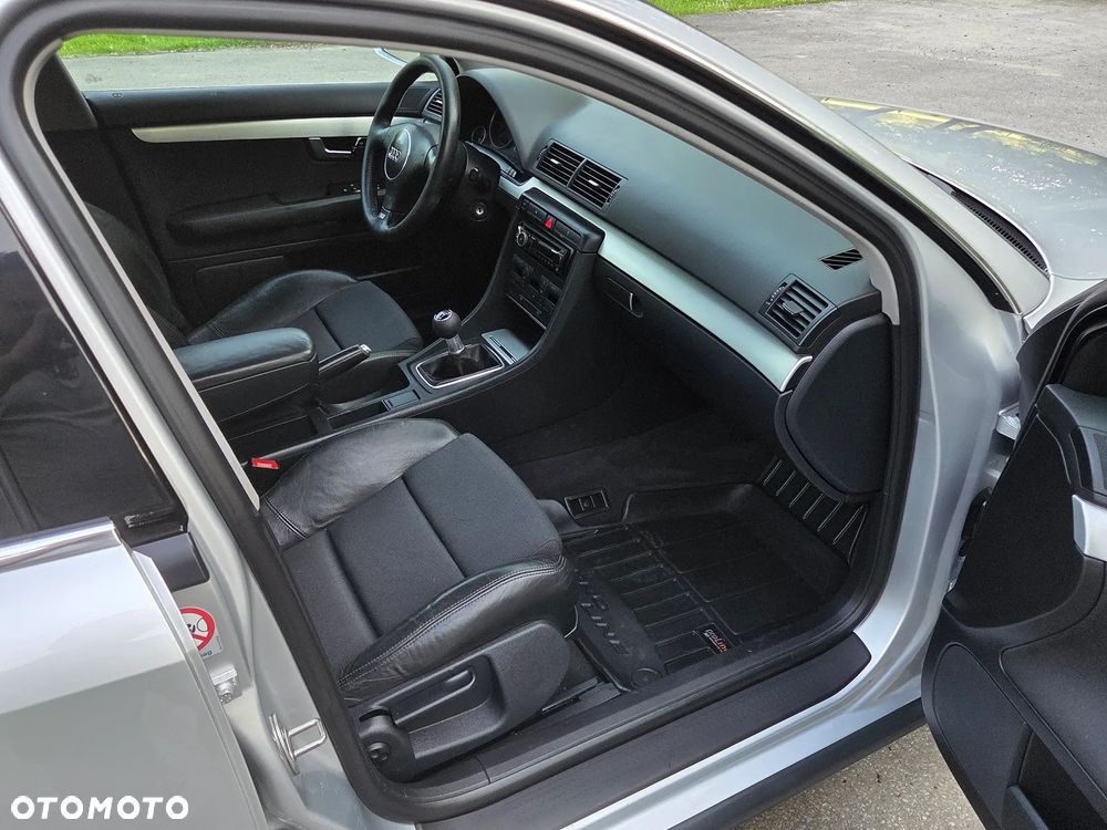 Audi A4 Limousine 2.4 - 8