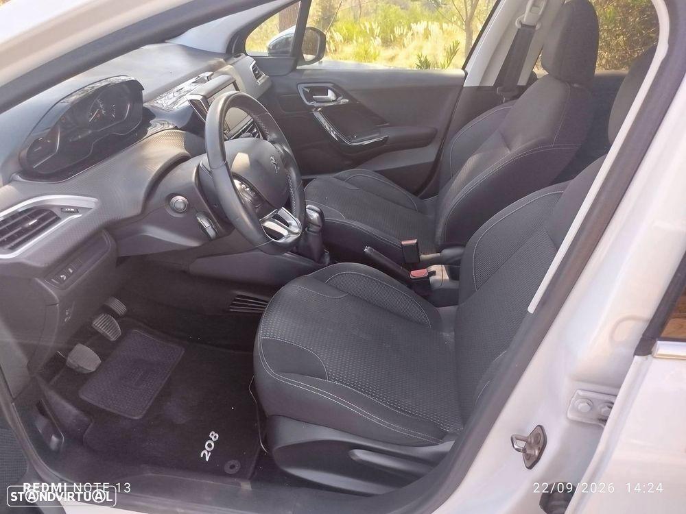 Peugeot 208 1.2 PureTech Allure - 5