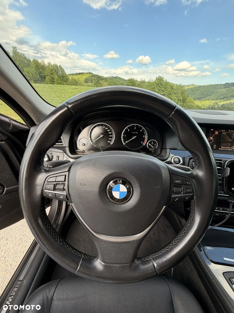 BMW Seria 5 520d xDrive - 23