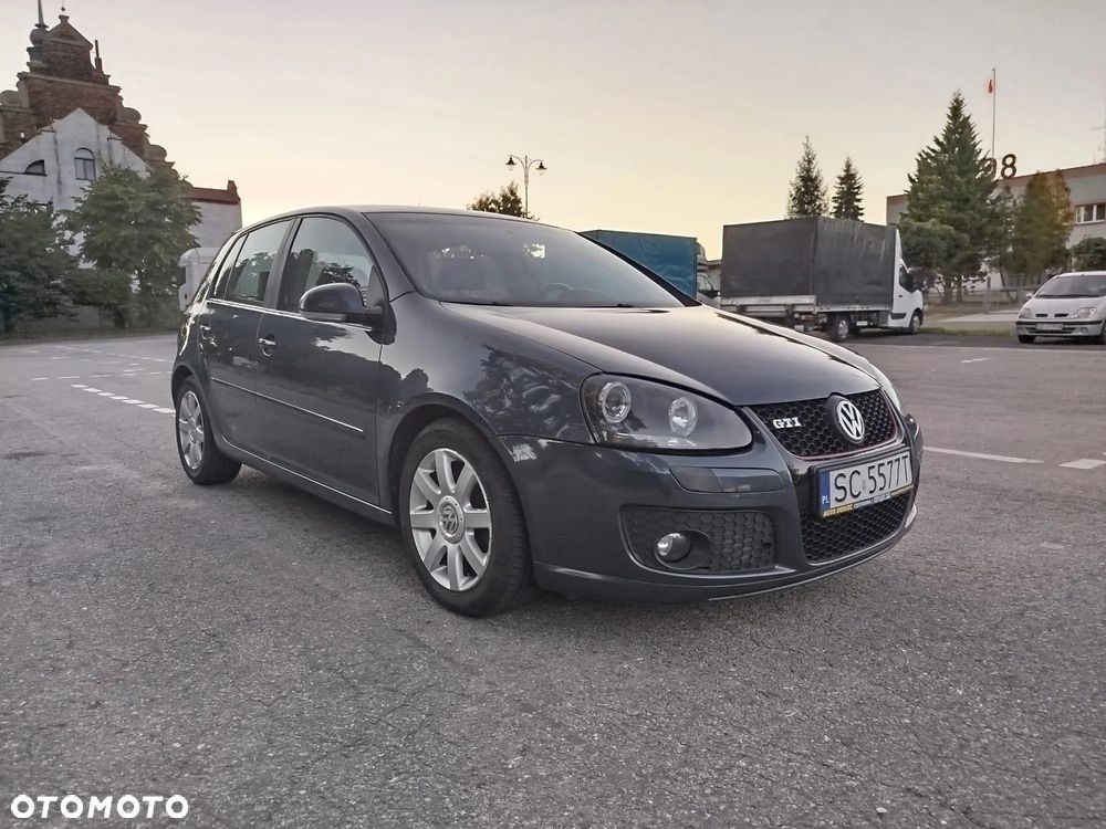 Volkswagen Golf 2.0 TDI DSG Sportline - 3
