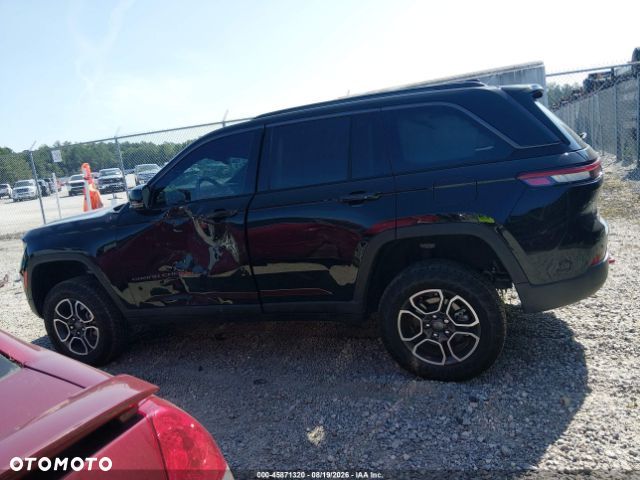 Jeep Grand Cherokee - 12