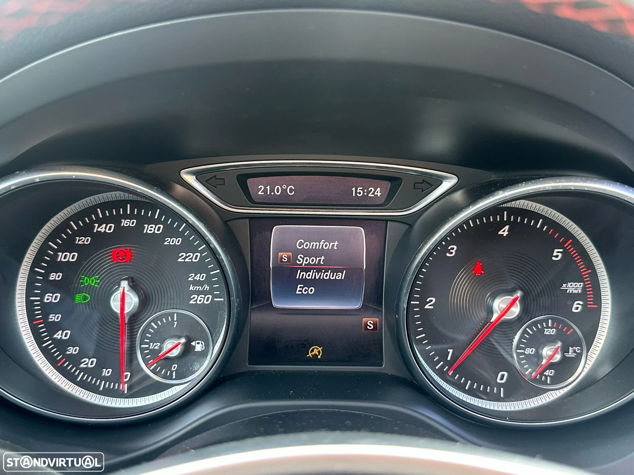 Mercedes-Benz CLA 180 d Shooting Brake AMG Line - 4