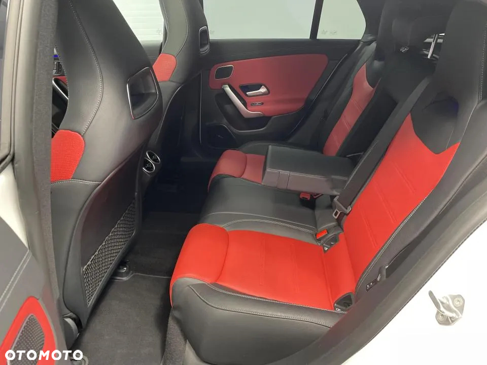 Mercedes-Benz CLA AMG 35 4-Matic 7G-DCT - 13