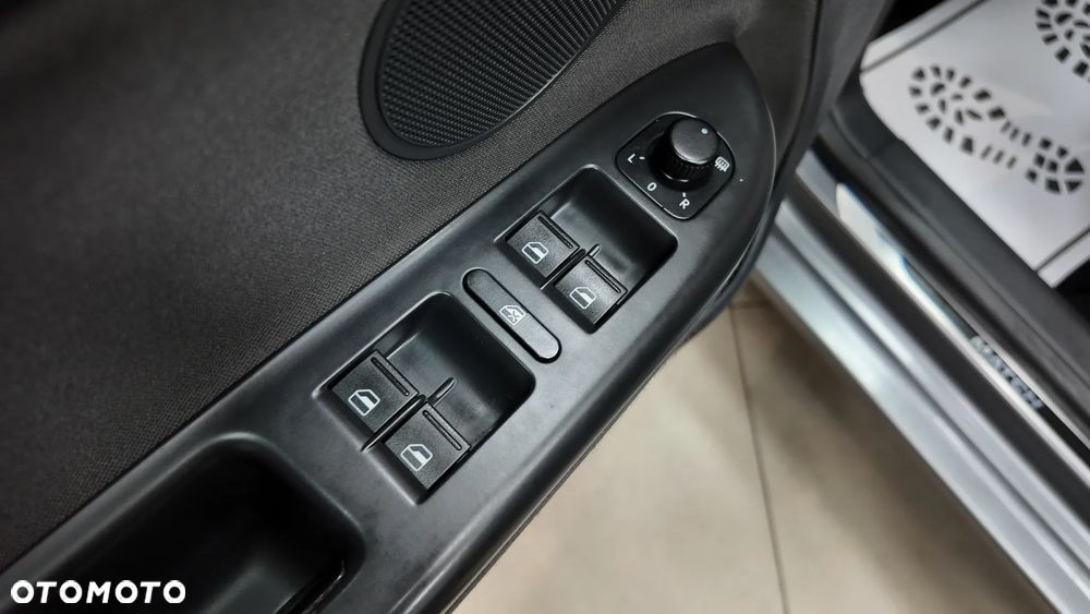 Volkswagen Golf Plus 1.6 TDI DPF MATCH - 22