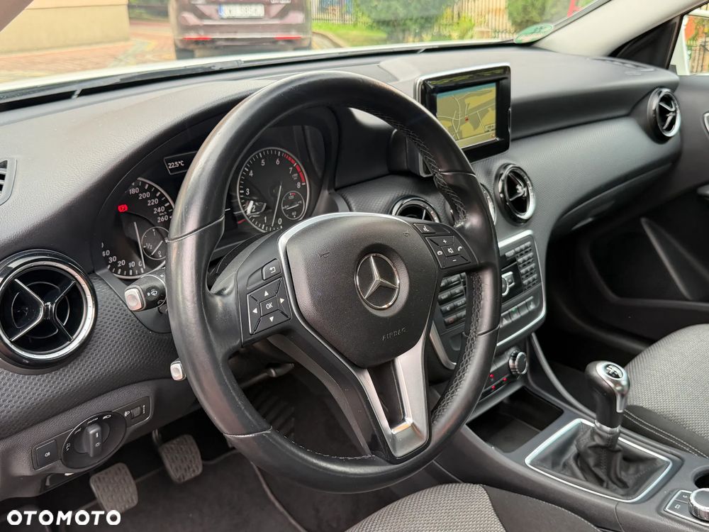 Mercedes-Benz Klasa A 180 (BlueEFFICIENCY) - 22