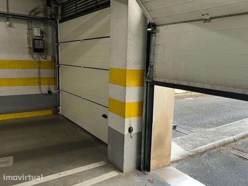 Lugar Garagem - Av. Berlim, Lisboa! - Grande imagem: 3/4