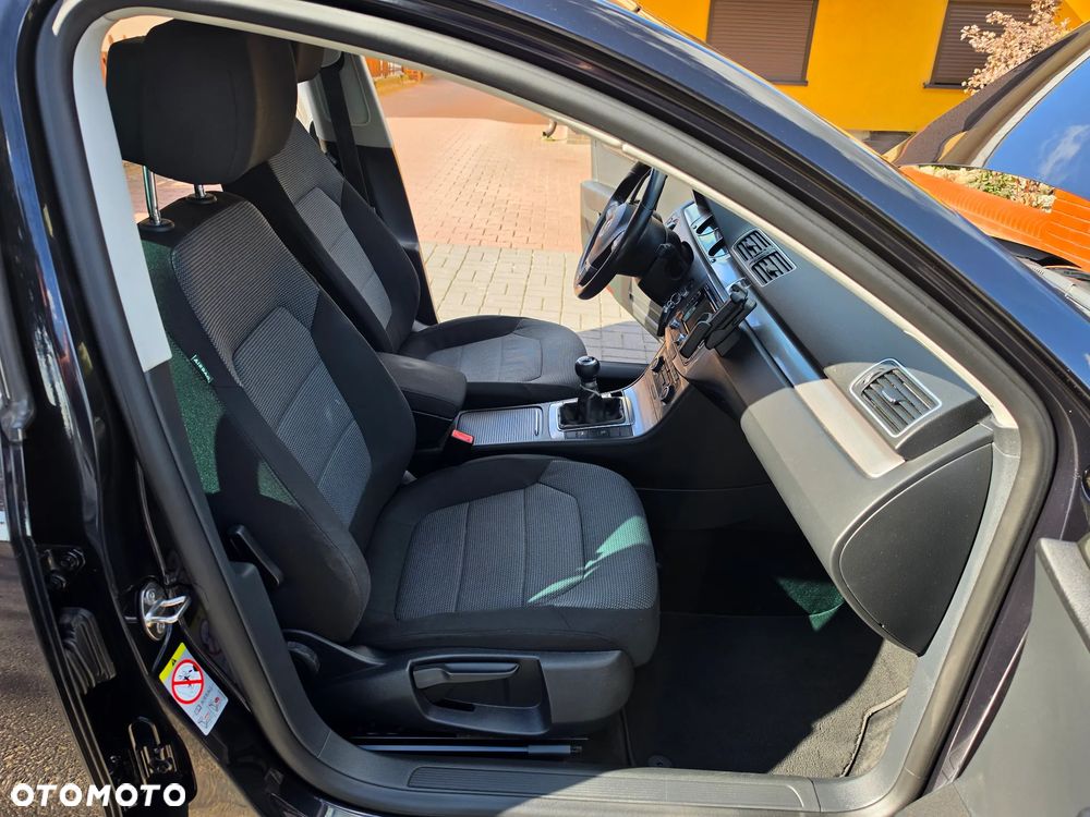 Volkswagen Passat 1.6 TDI BlueMotion Technology Highline - 20