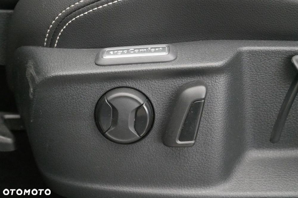 Volkswagen Passat Variant 2.0 TSI Elegance DSG - 33
