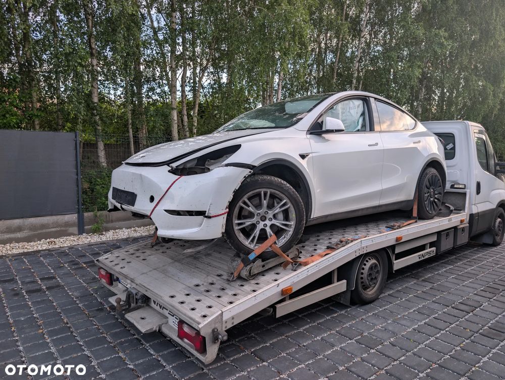 Tesla Model Y Long Range AWD - 5