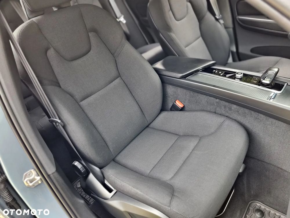 Volvo XC 60 B4 D AWD Geartronic Momentum Pro - 23