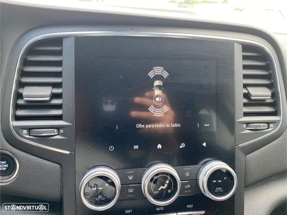 Renault Mégane Sport Tourer E-TECH Plug-in 160 INTENS - 33