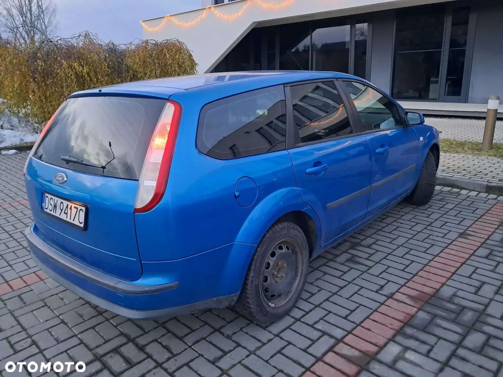 Ford Focus 1.6 Ambiente - 2