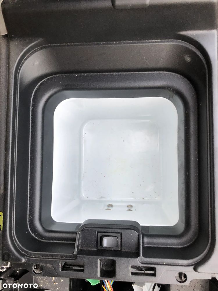 Tunel środkowy czarny z lodówką Range Rover Sport L320 - 3