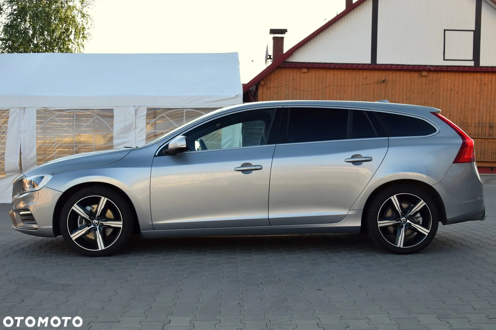Volvo V60 D5 AWD R-Design Summum - 9