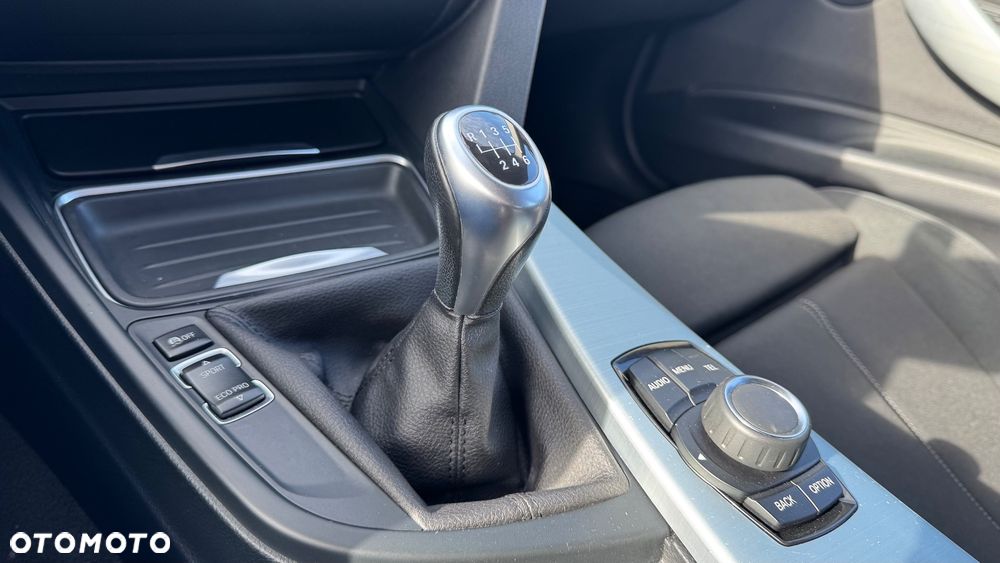 BMW Seria 3 318d DPF Edition Sport - 39