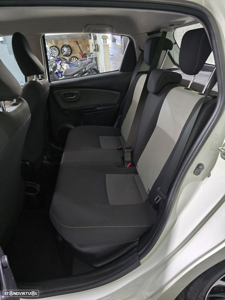 Toyota Yaris 1.5 HSD Comfort - 16