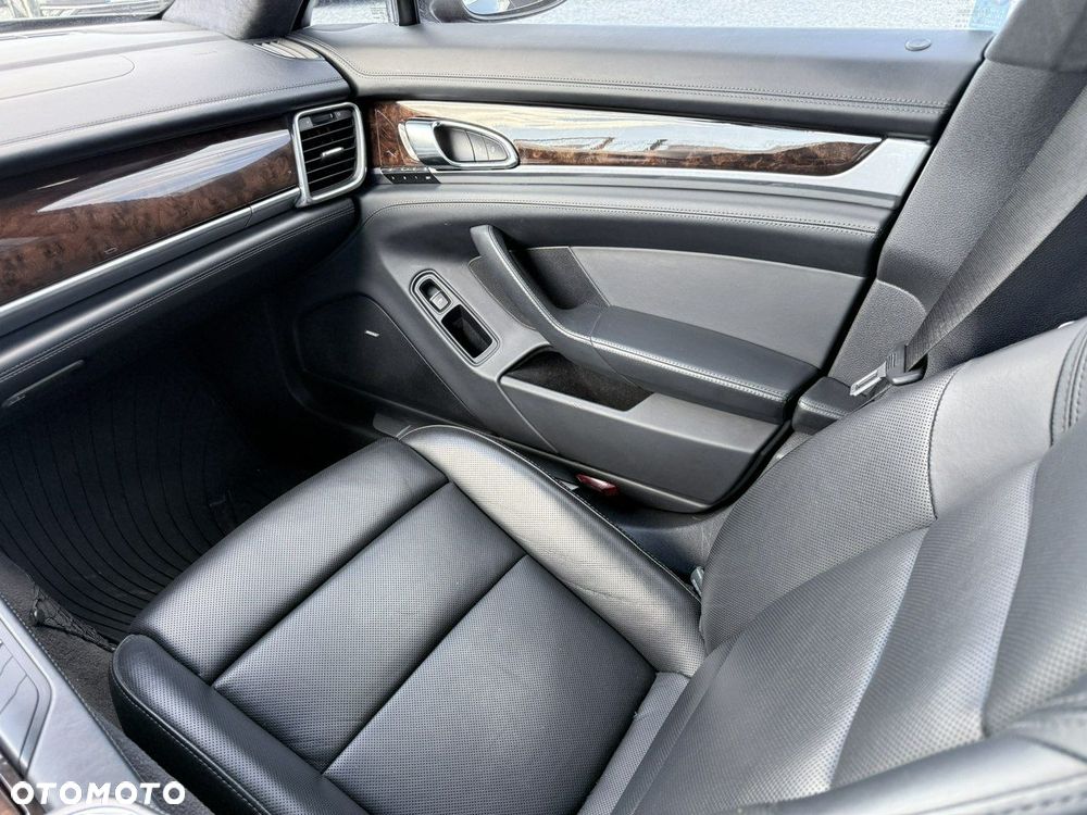 Porsche Panamera Turbo Executive - 19