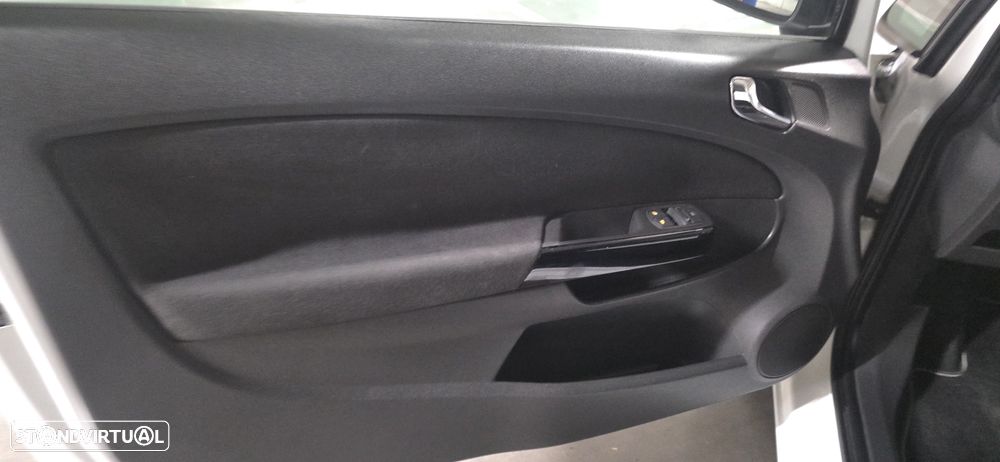 Opel Corsa 1.2 Black Edition - 19
