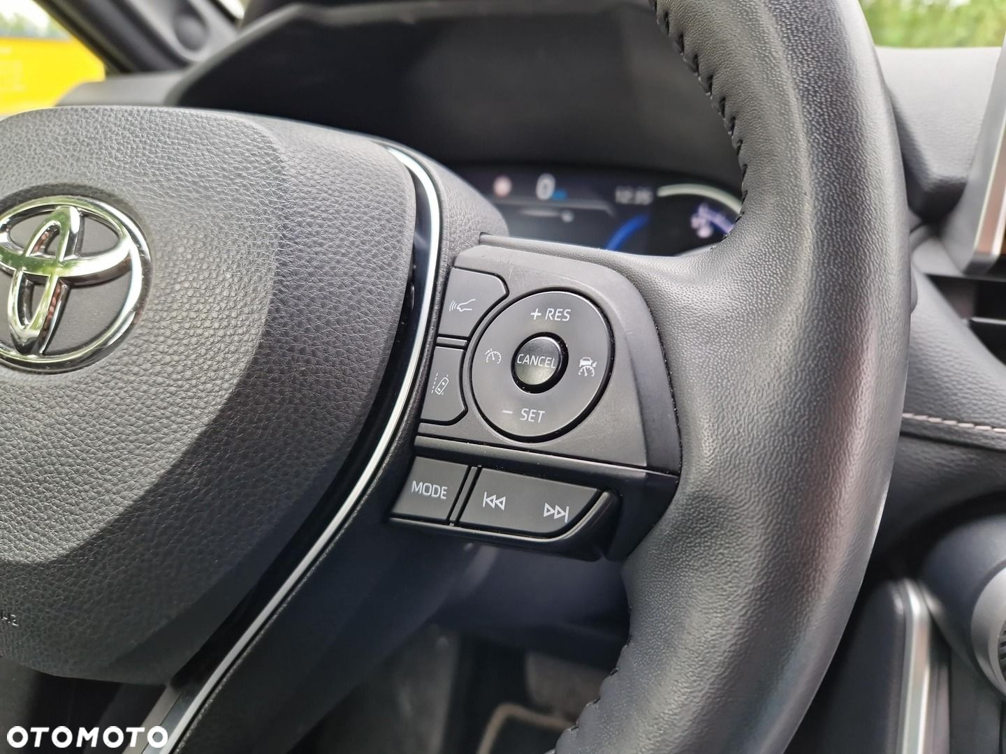 Toyota RAV4 2.5 Hybrid Black Edition by JBL 4x4 - 23