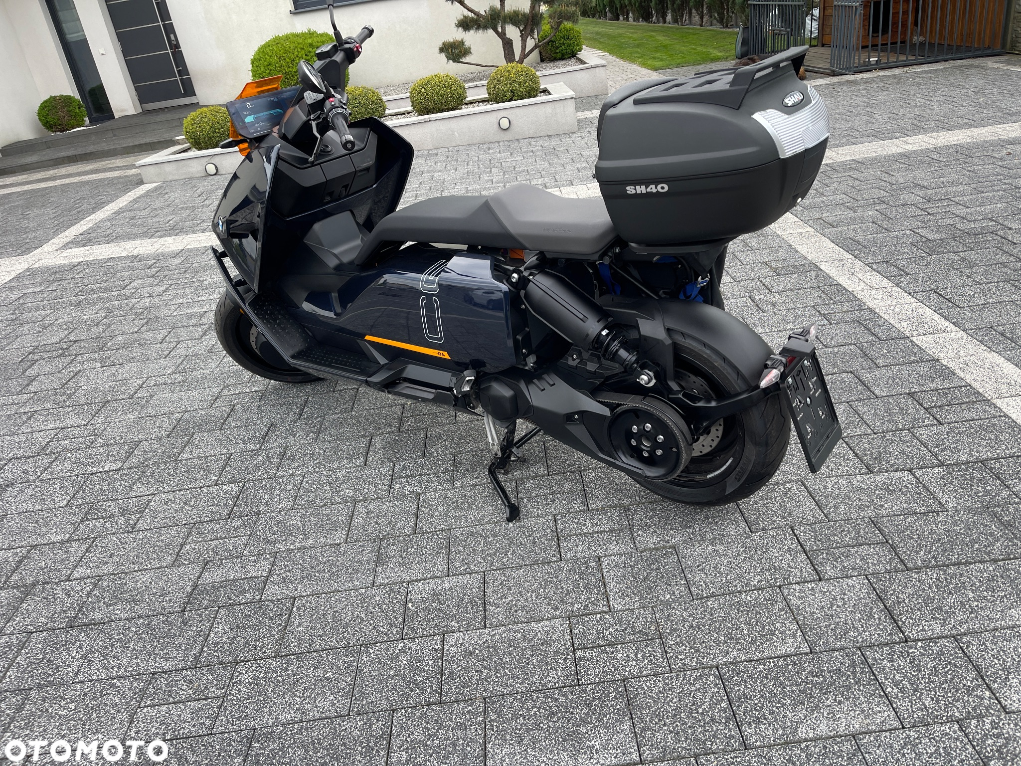 BMW CE 04 - 18