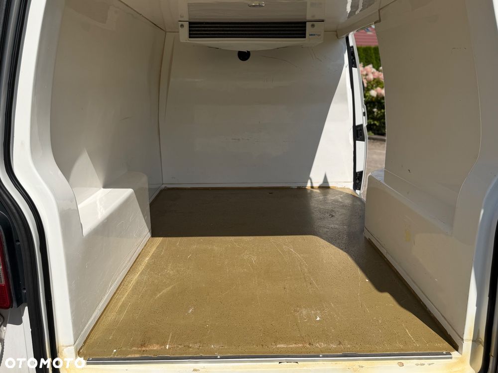 Volkswagen TRANSPORTER T5 CHŁODNIA WAECO FRIGO - 11