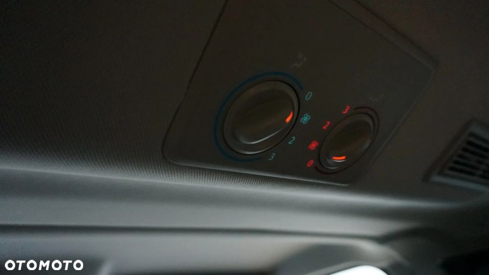 Renault Trafic Grand 2.0 dCi EDC - 17