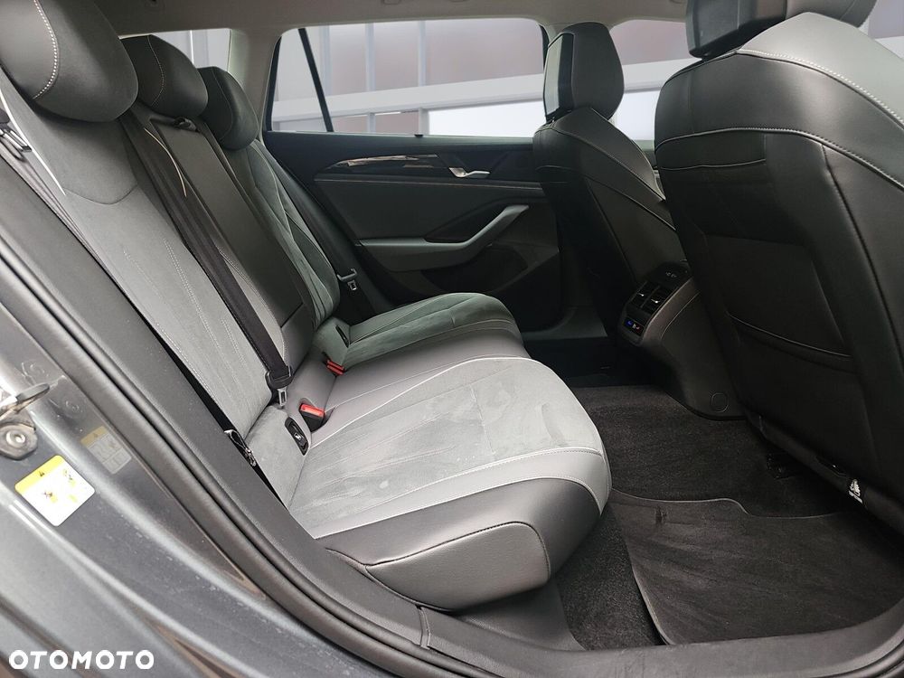 Volkswagen Passat - 12