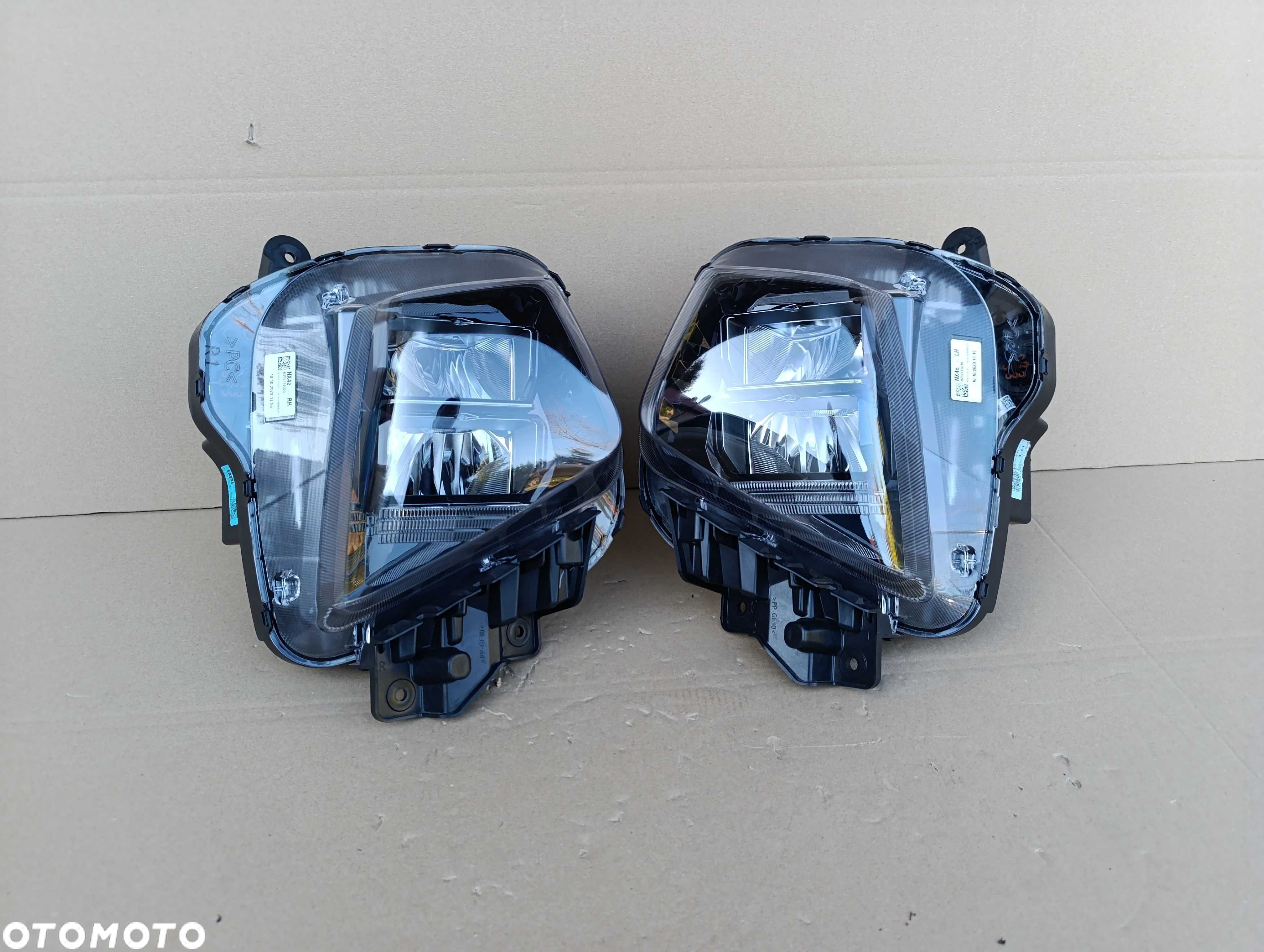 Hyundai Tucson IV Lampa lewa prawa halogen LED DRL reflektor halogeny - 1