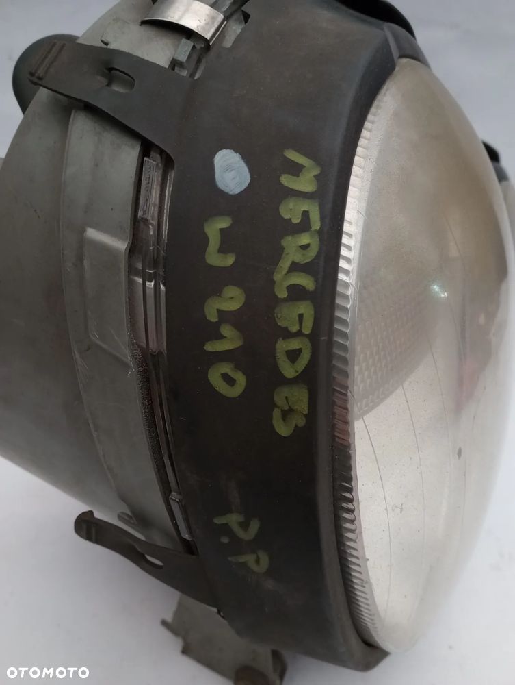Lampa Prawy Przód Mercedes W210 - 2