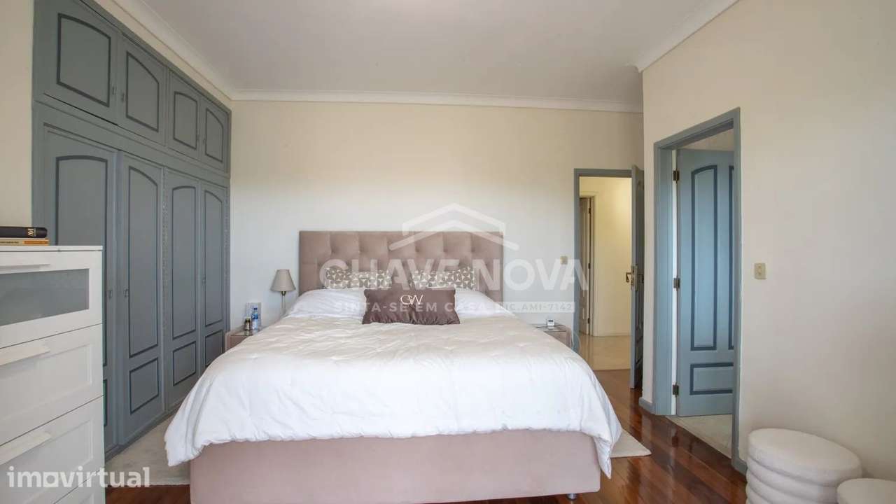 Moradia V6 com Piscina Interior e Exterior | Arcozelo | Vista Mar - Grande imagem: 2/28