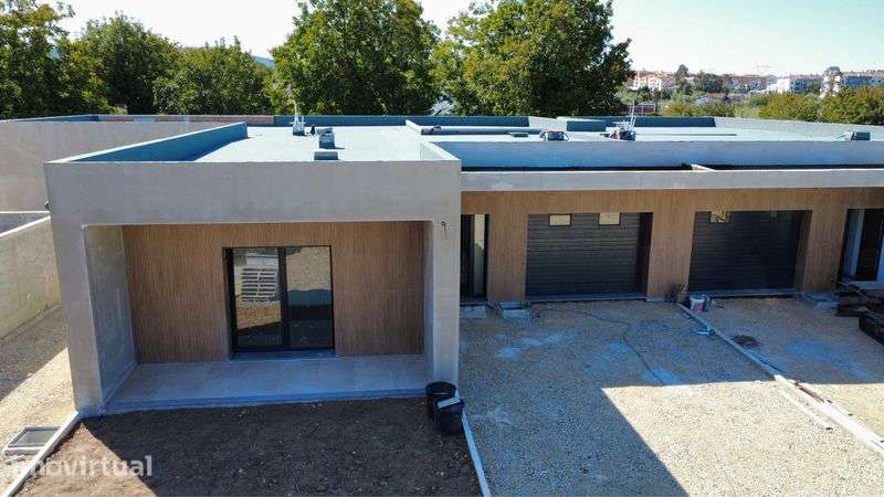 Excelente moradia T4, térrea com terreno em Condeixa-a-Nova