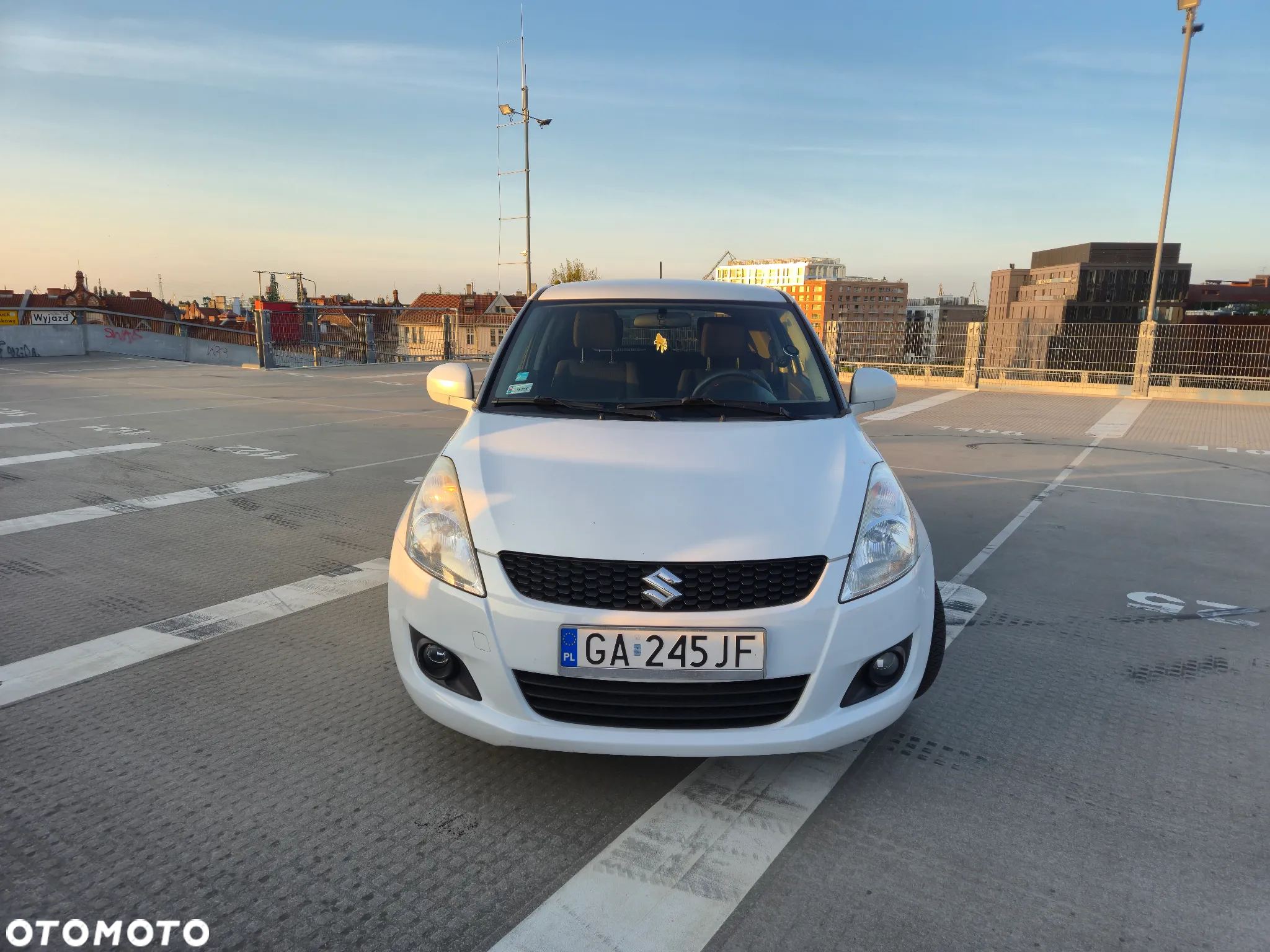 Suzuki Swift 1.2 Premium - 2