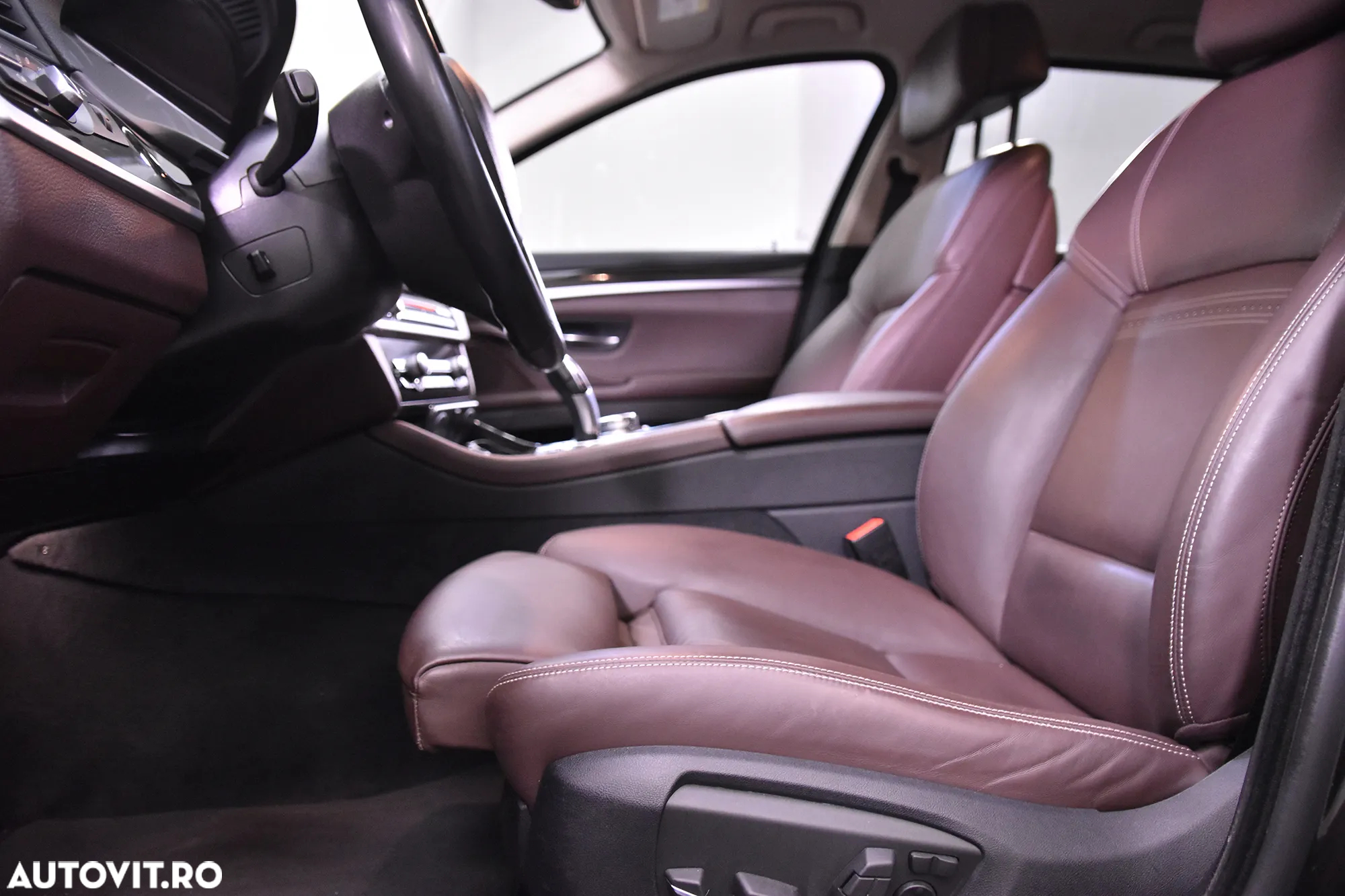 BMW Seria 5 520i Touring Aut. - 25