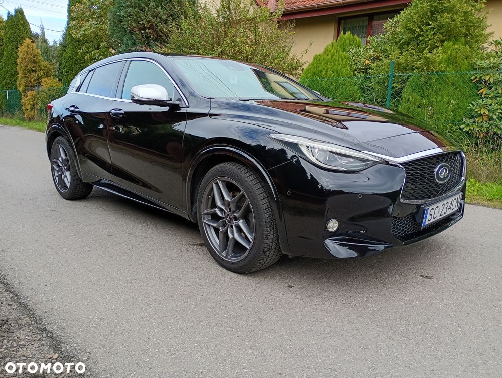 Infiniti Q30