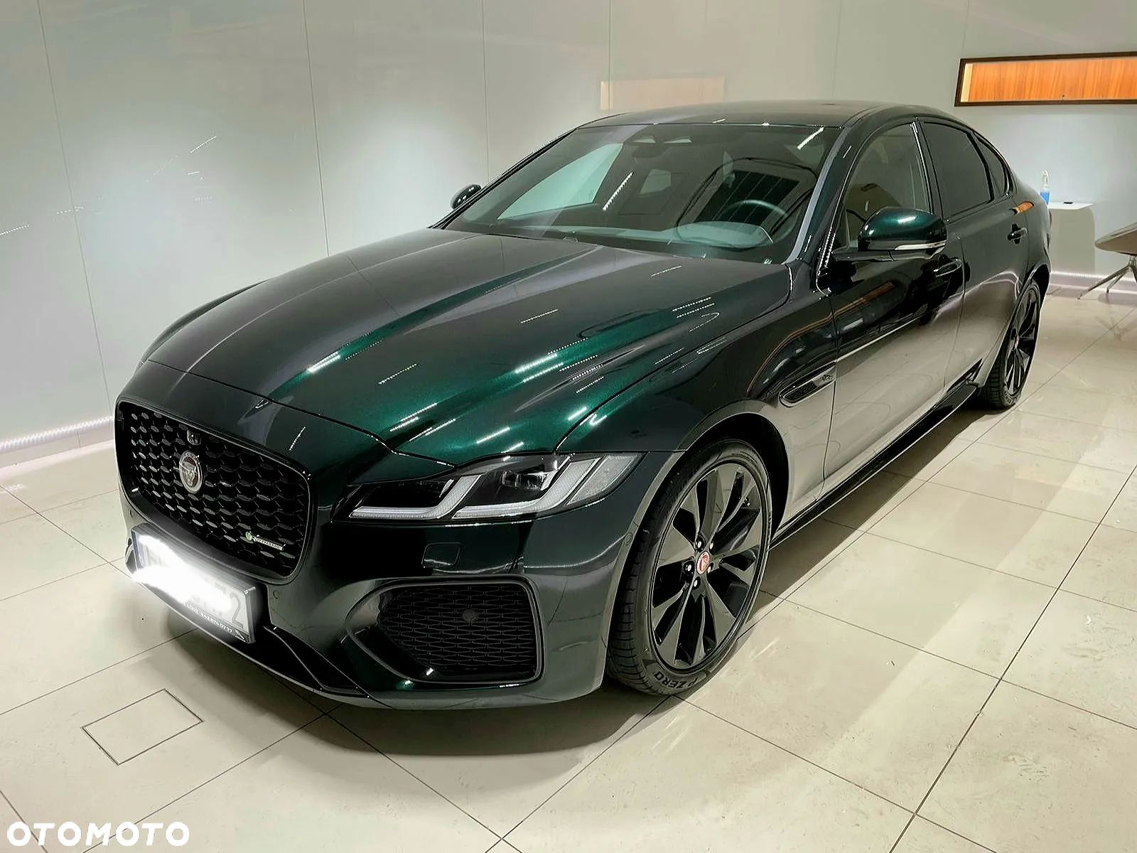 Jaguar XF 2.0 P250 R-Dynamic Black - 1