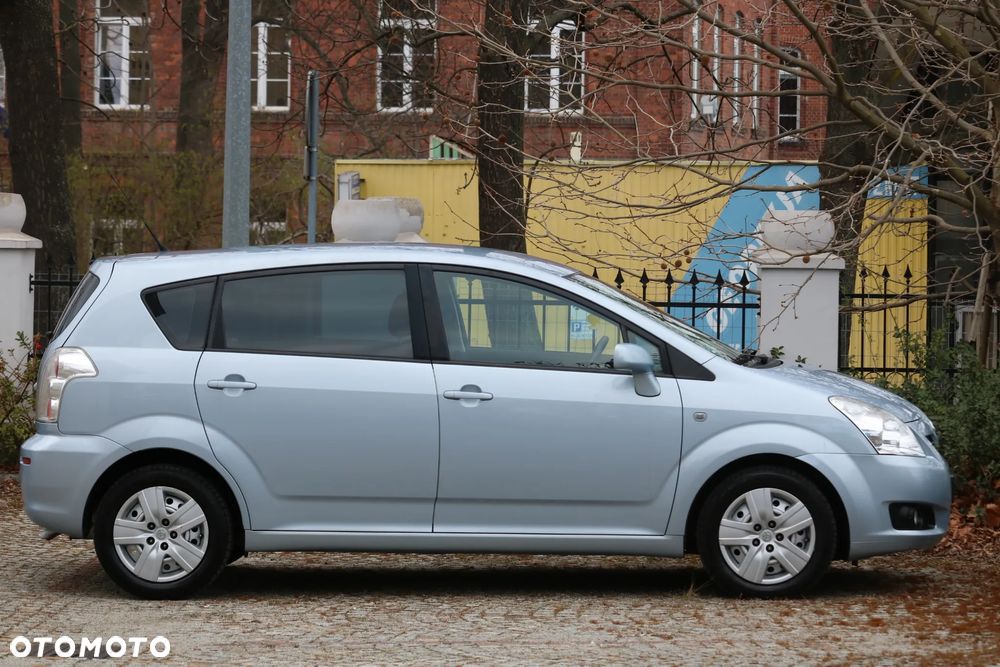 Toyota Corolla Verso - 32