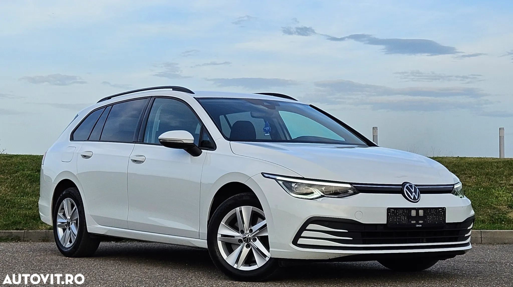 Volkswagen Golf - 1