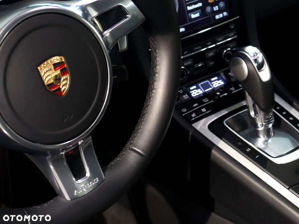 Porsche 911 Carrera 4S PDK - 21
