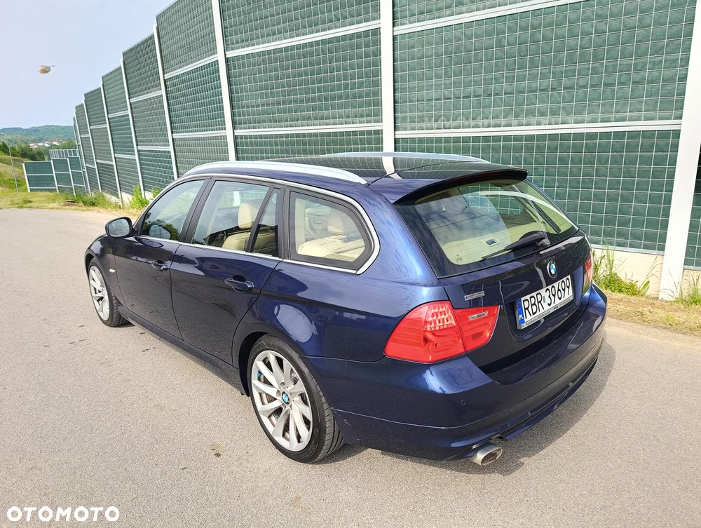 BMW Seria 3 320d xDrive DPF Touring Edition Exclusive - 32