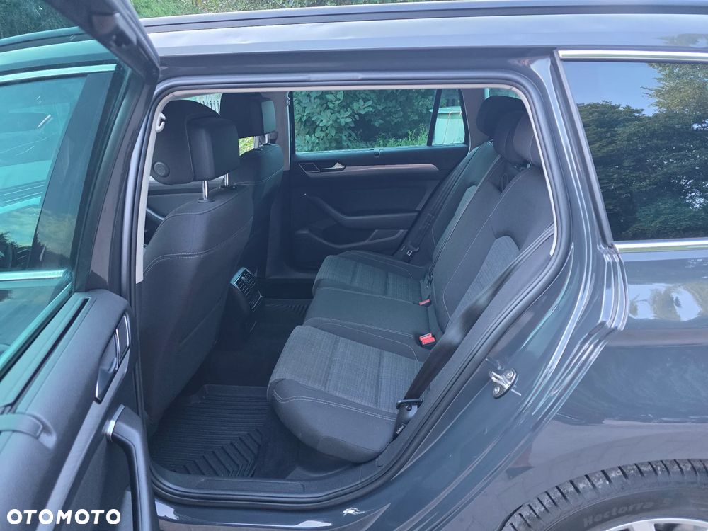 Volkswagen Passat 2.0 TDI SCR DSG Business - 20