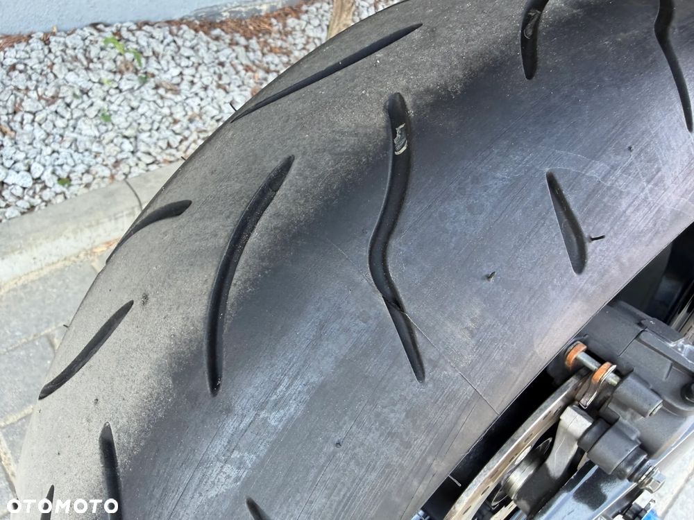 Yamaha R1 - 22