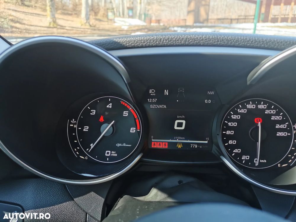 Alfa Romeo Giulia 2.2 JTDM Super - 8