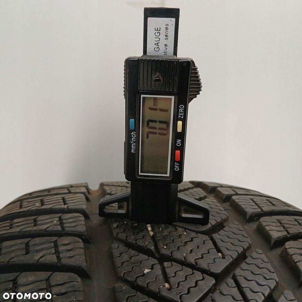 4x 235/40R19 opony zimowe Pirelli Winter SottoZero 3 7mm D87433 - 4