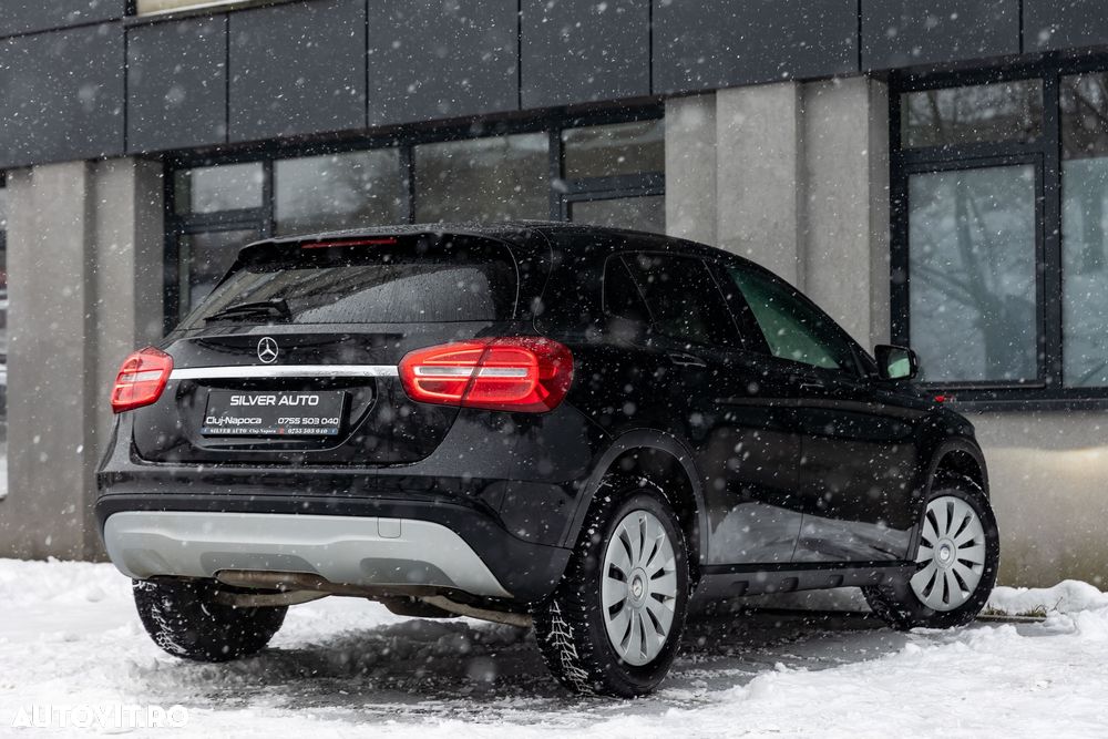 Mercedes-Benz GLA 220 d 4Matic 7G-DCT Style - 29