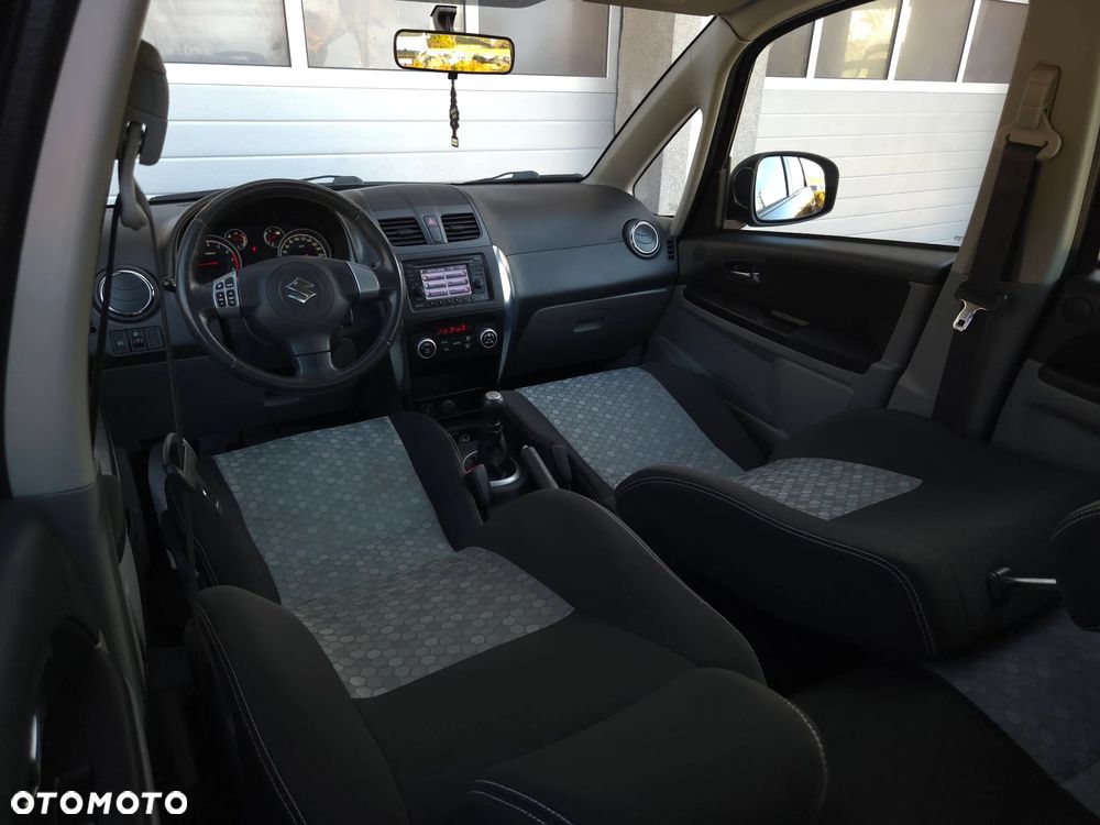 Suzuki SX4 1.6 VVT 4x4 Style - 32