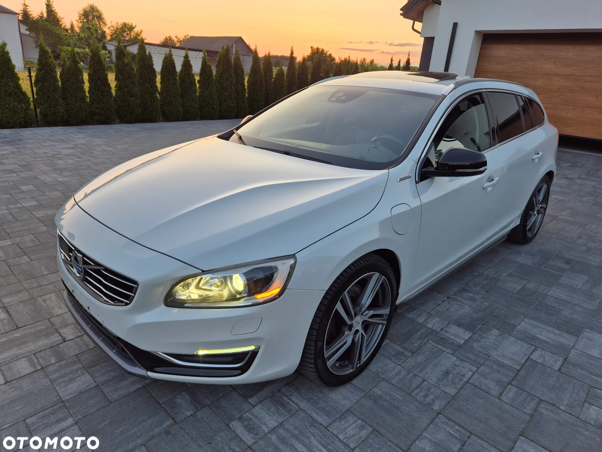 Volvo V60 D6 Plug-In-Hybrid AWD Geartronic Summum - 3