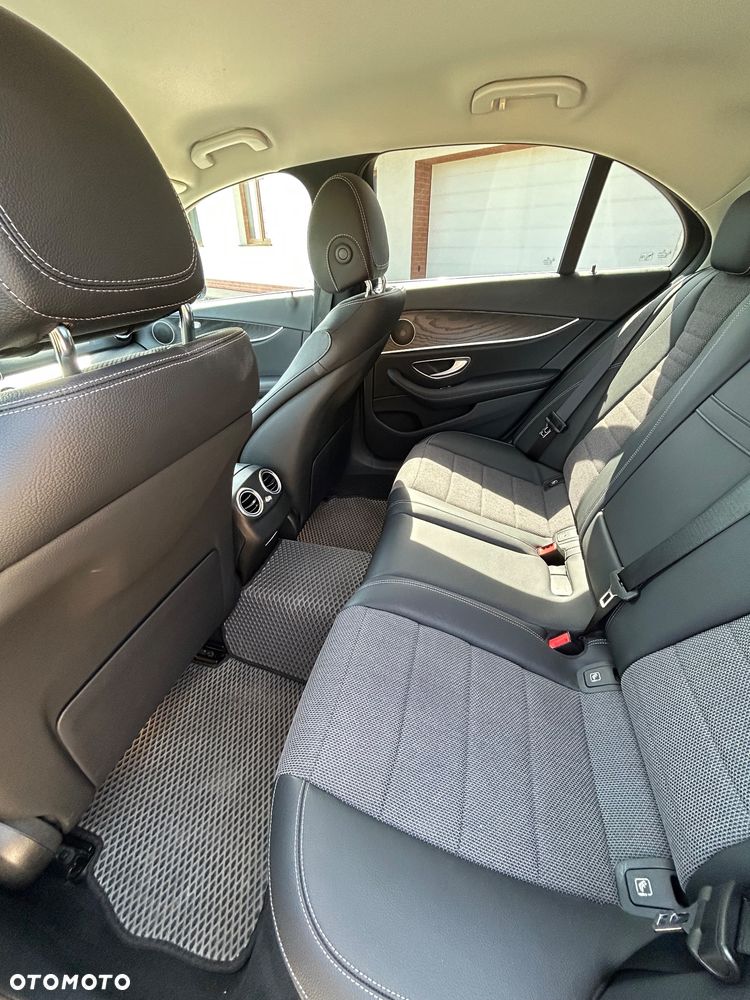 Mercedes-Benz Klasa E 220 d 4-Matic - 8