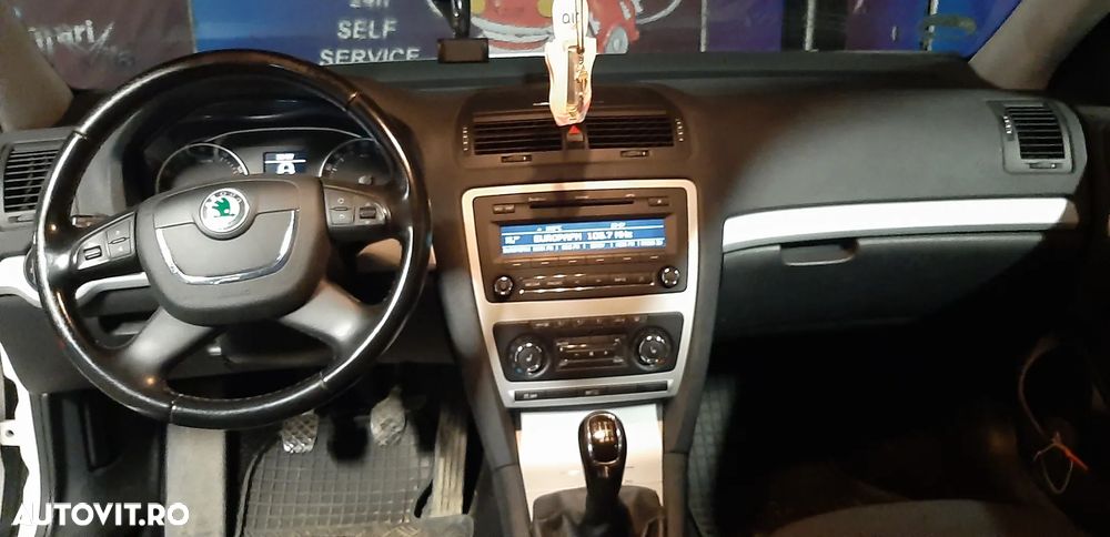 Skoda Octavia Combi 1.4 TSI Ambiente - 8