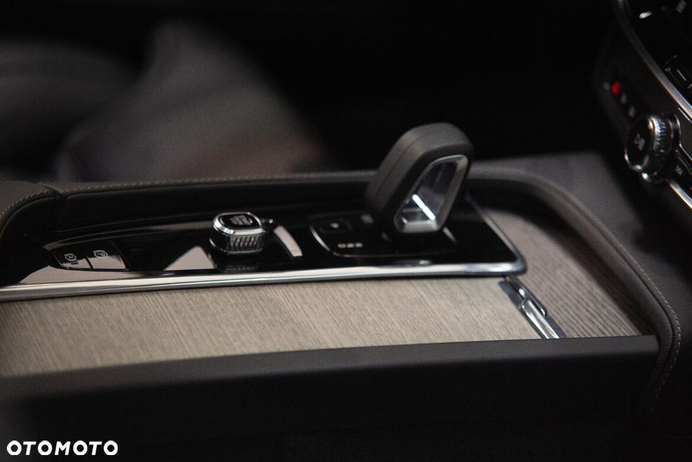 Volvo V90 Cross Country - 20