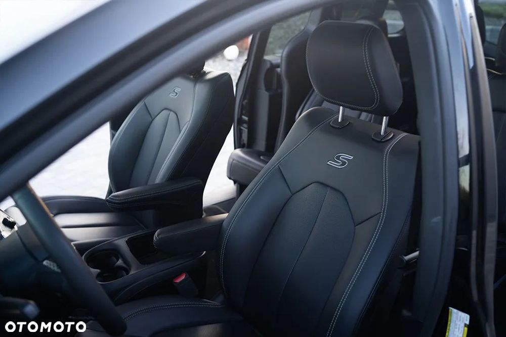 Chrysler Pacifica - 17
